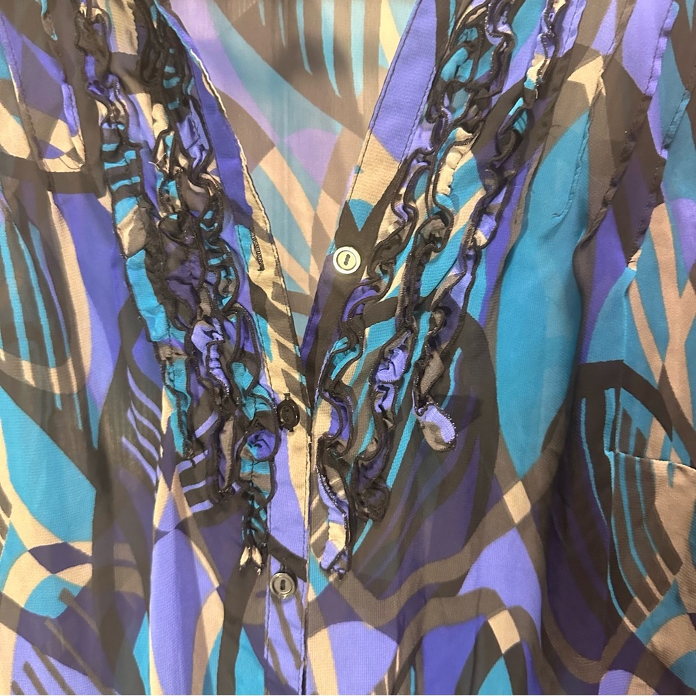 East 5th Woman blue black multi color button down shear top. Size 1X. Good. - Picture 3 of 6